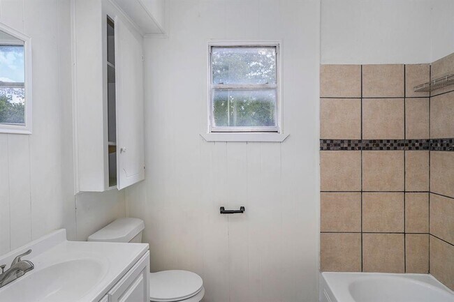 Building Photo - 405 Steeple Ridge Rd