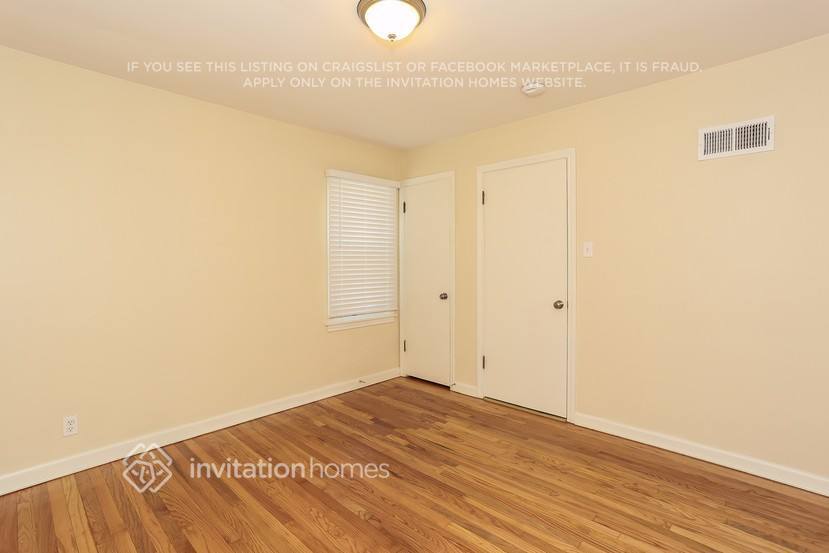 Building Photo - 9024 S Albany Ave