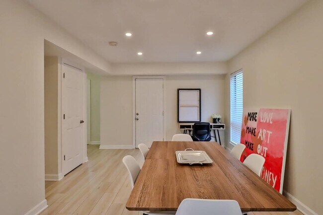 Building Photo - 713 Green Mountain Ct