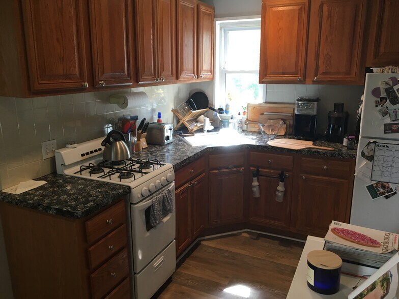 Primary Photo - 32 Tufts St