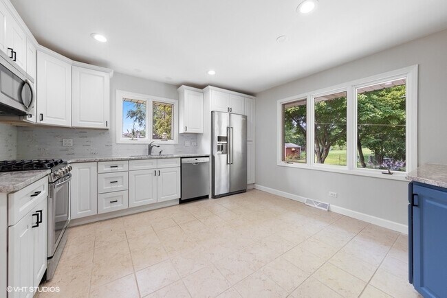 Building Photo - 7532 Sheridan Dr