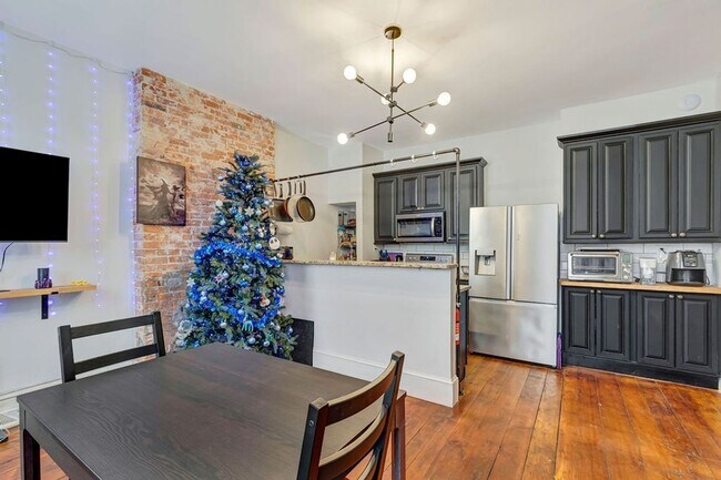 Building Photo - Charming 3BR Duplex in Covington