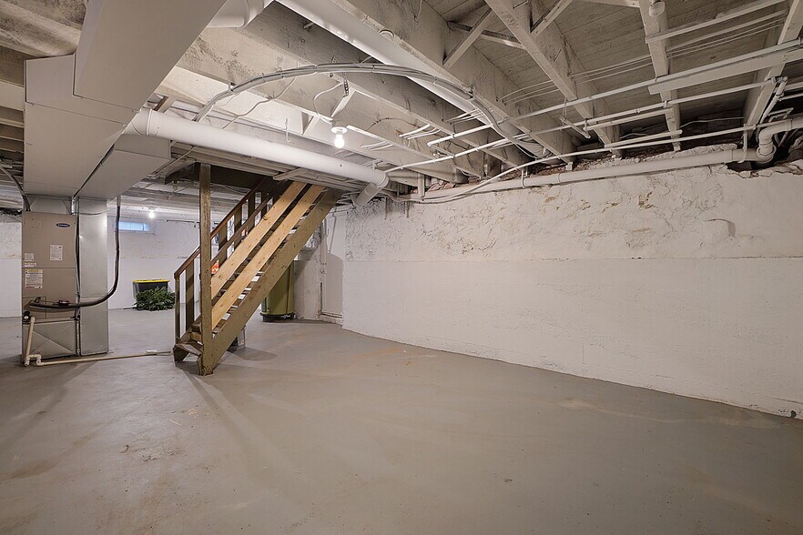 Building Photo - 1015 N 5th St