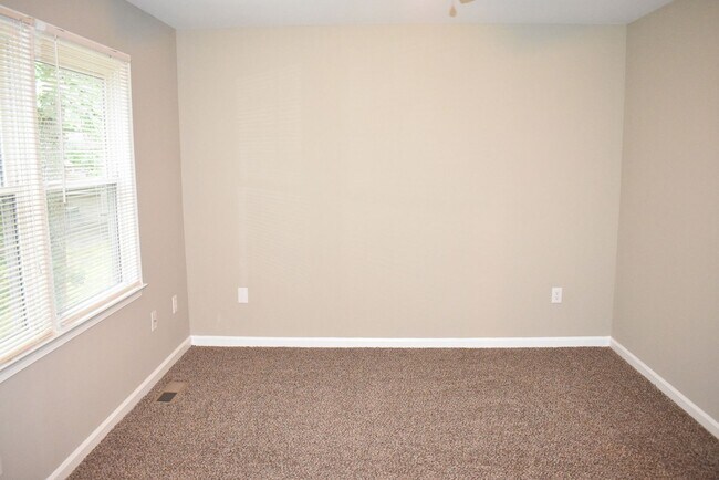 Building Photo - Great Split Foyer In Fredericksburg!