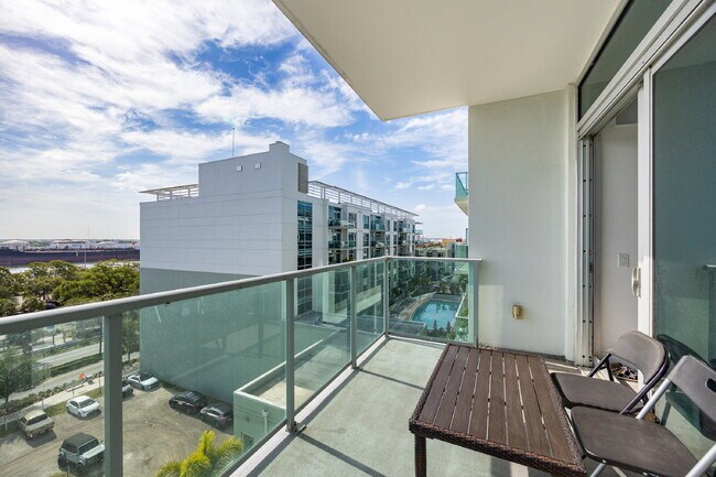 Building Photo - "Experience Urban Elegance: Spacious 2BR/2BA Condo in the Heart of Tampa!"