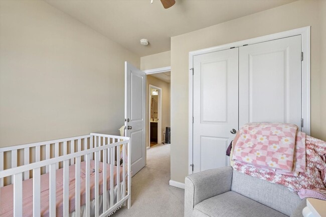 Building Photo - 3-Level Townhome in Woodstream!