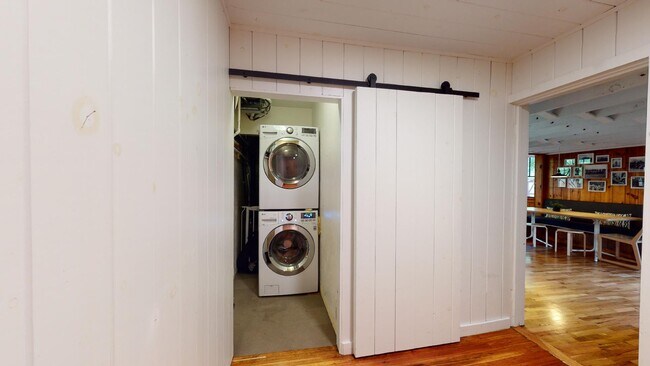 High efficiency washer / dryer - 2304 Pine Street