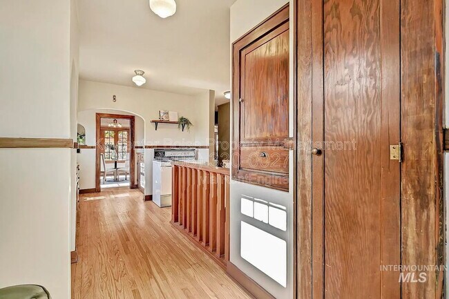 Building Photo - 1512 S Grant Ave