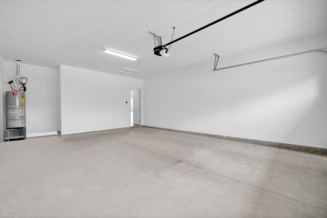 Building Photo - Light, bright, and move-in ready home in the highly sought-after Trilogy at Lake Norman community...