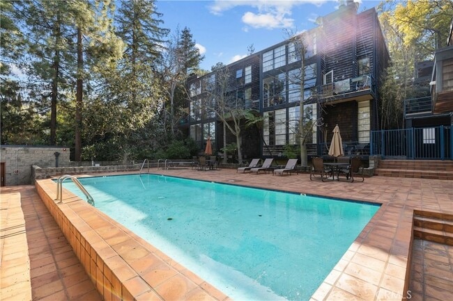 Building Photo - 3880 Fredonia Dr