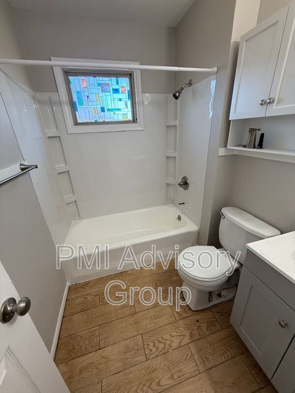 Building Photo - 3525 SE Adams St