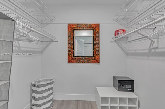 Building Photo - 204 SW 19th Ave