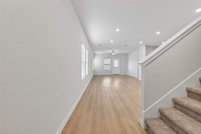 Building Photo - 3903 Flora Fld Dr