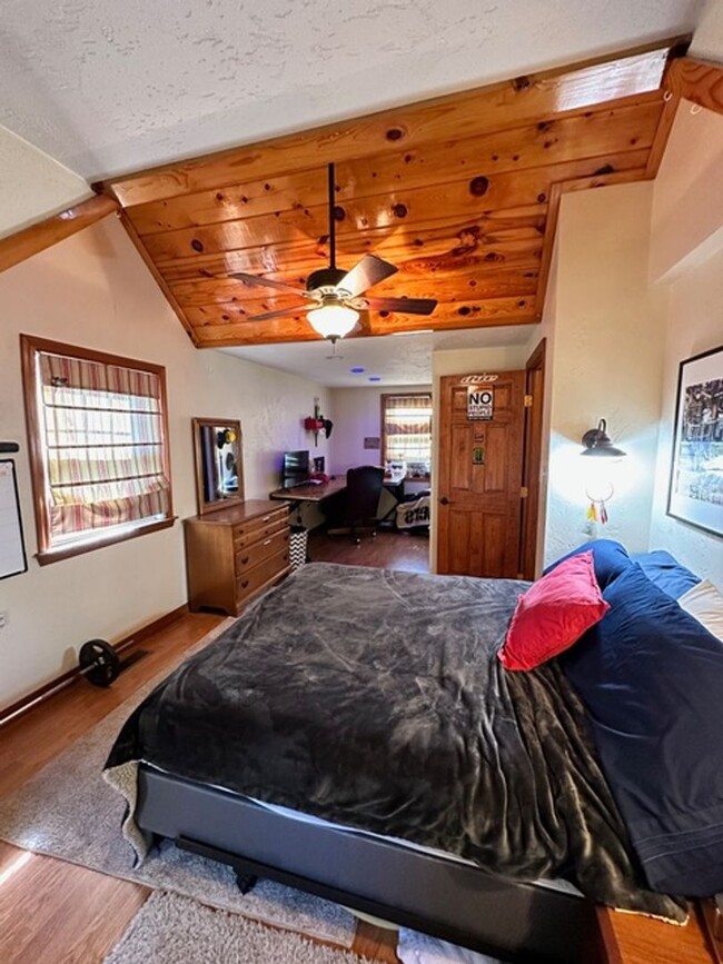 Building Photo - 5 Bedroom 2 1/2 Bath Home w/ Wrap Around P...