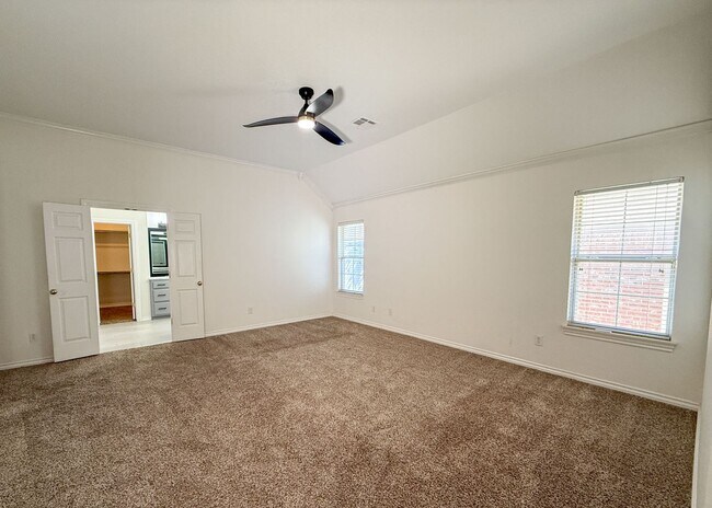 Building Photo - Gated in West Edmond! Storm Shelter! Tons of Space!
