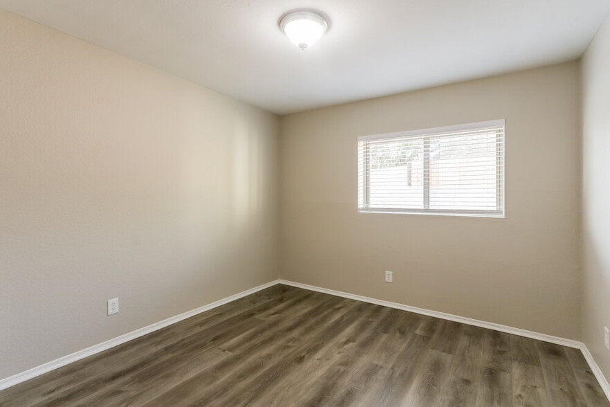 Building Photo - 7916 N Roundstone Dr
