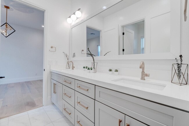 Building Photo - 756 Bruce Moorland St