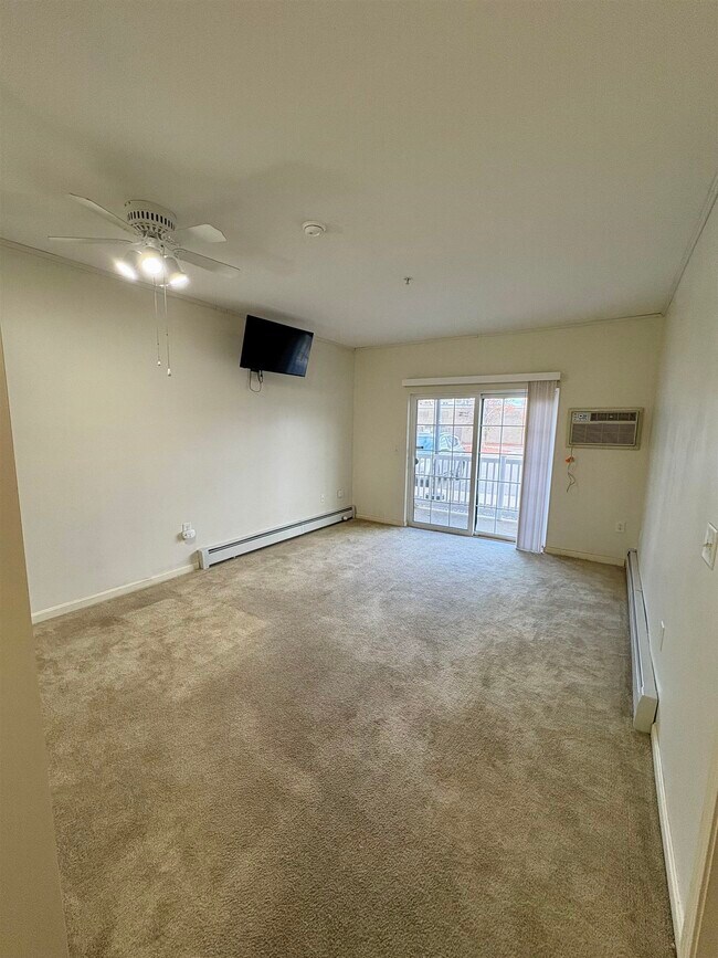 Building Photo - 18 Harbor Ave