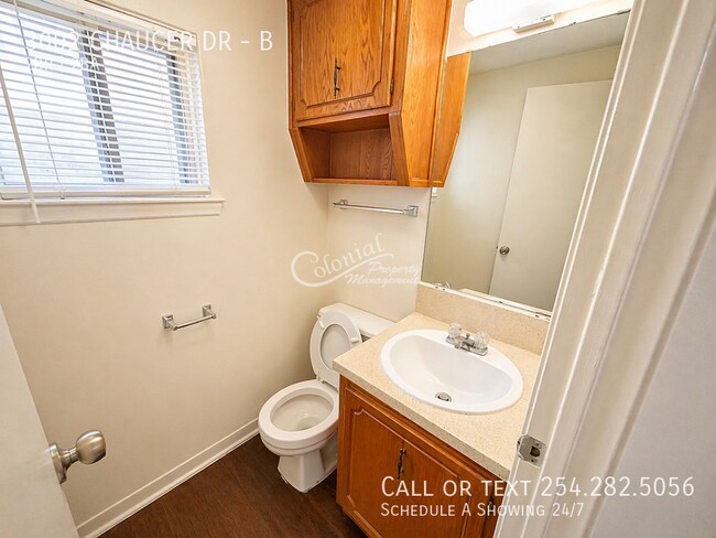 Building Photo - 3002 Chaucer Dr