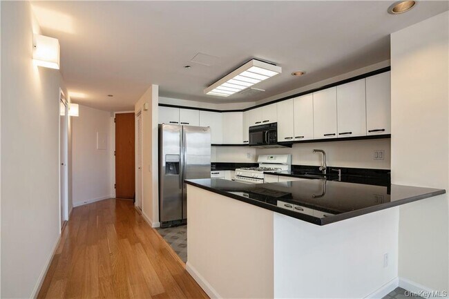 Building Photo - 50 E Hartsdale Ave