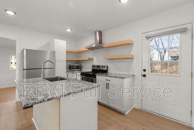 Building Photo - 2138 25th Ave N