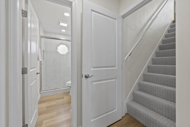 Building Photo - 111 Rosslyn Ave