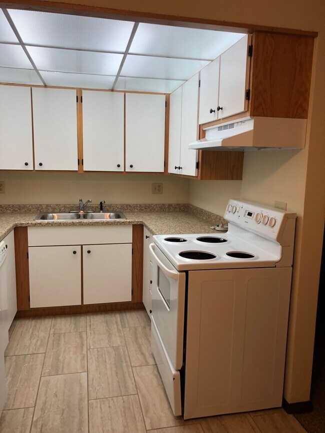 Building Photo - 616