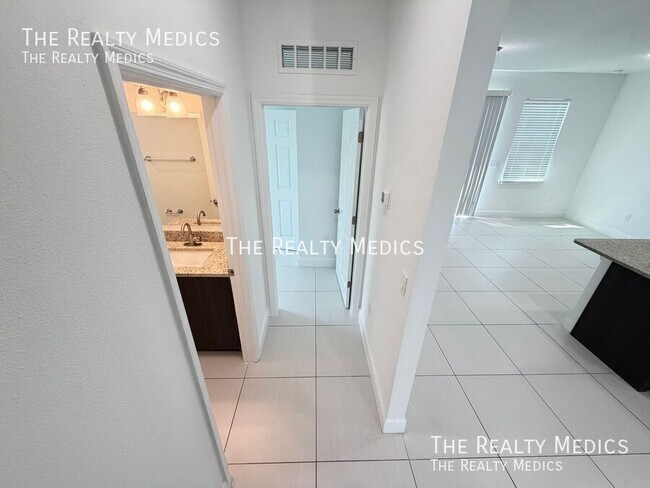 Building Photo - 2481 San Filippo Dr SE