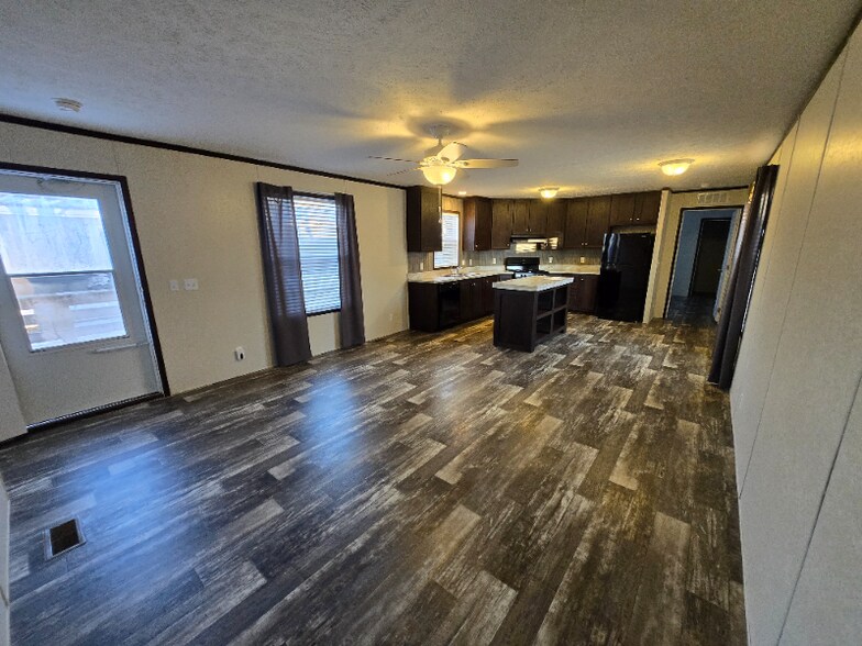Building Photo - 15 Golfview Ct