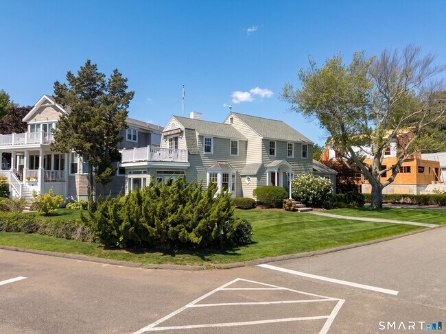 Building Photo - 17 Seaview Ave