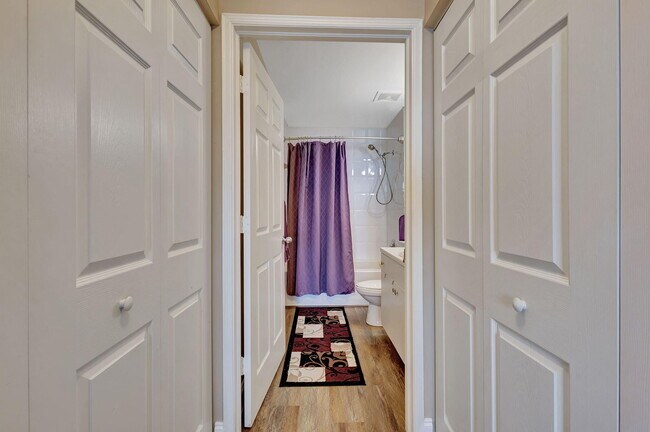 Building Photo - 616 Clearwater Park Rd