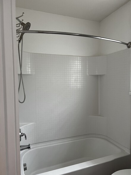 Building Photo - 116 Daisy Ln