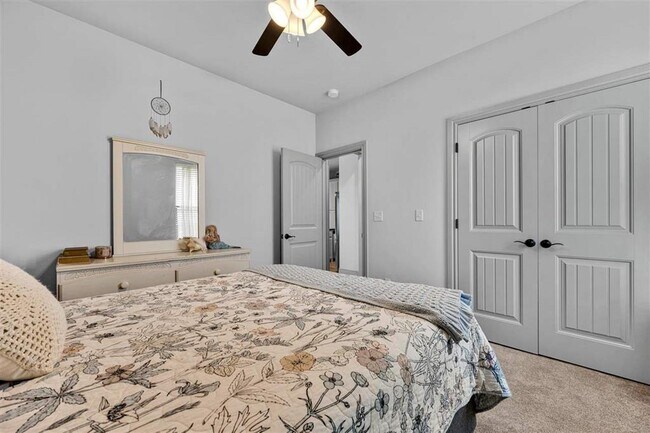 Building Photo - 12422 NE Stone Ridge Ln
