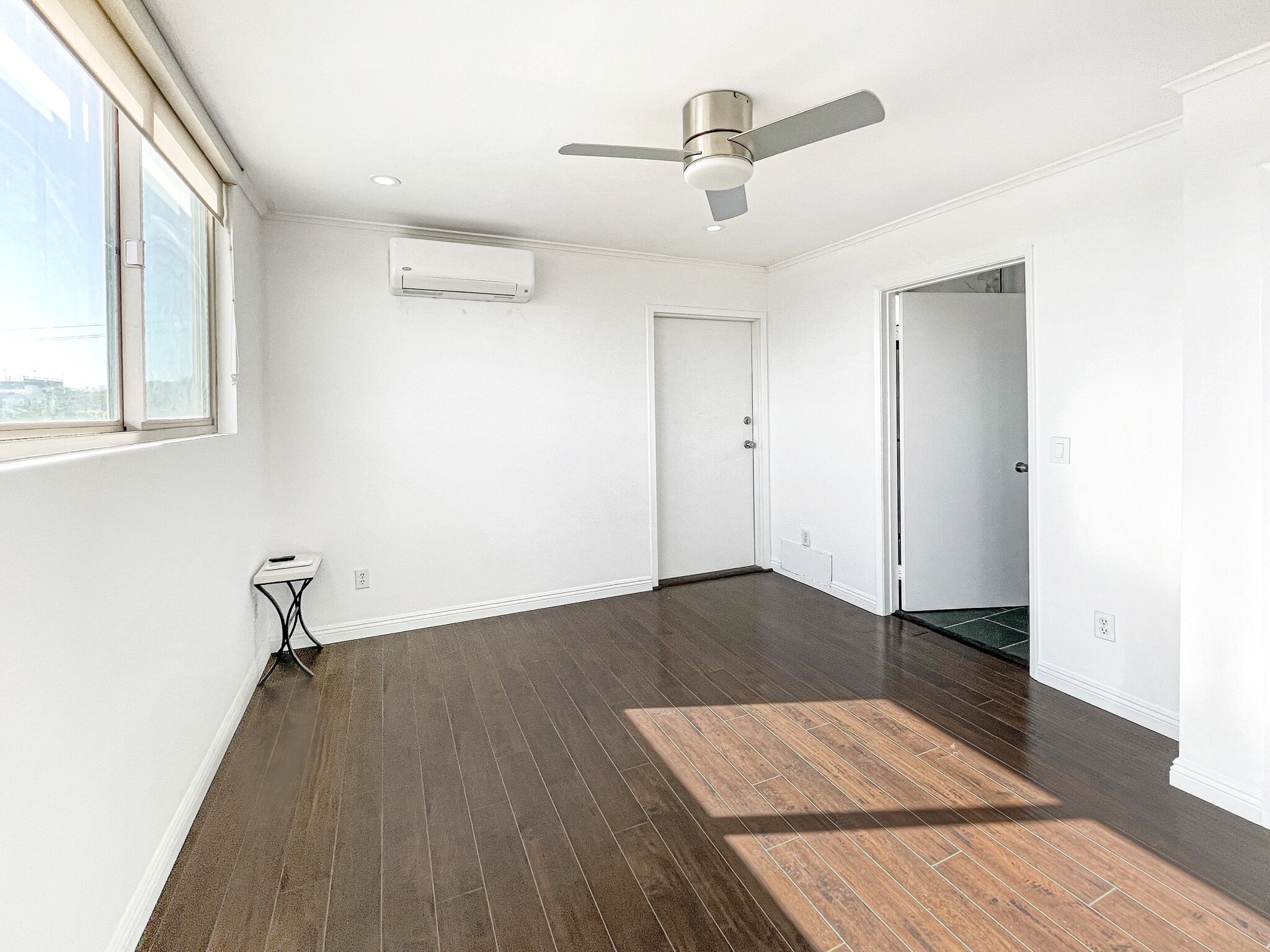 Building Photo - 960 N San Vicente Blvd