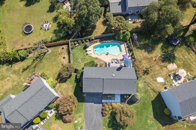 Building Photo - 1615 Spottsworth Way