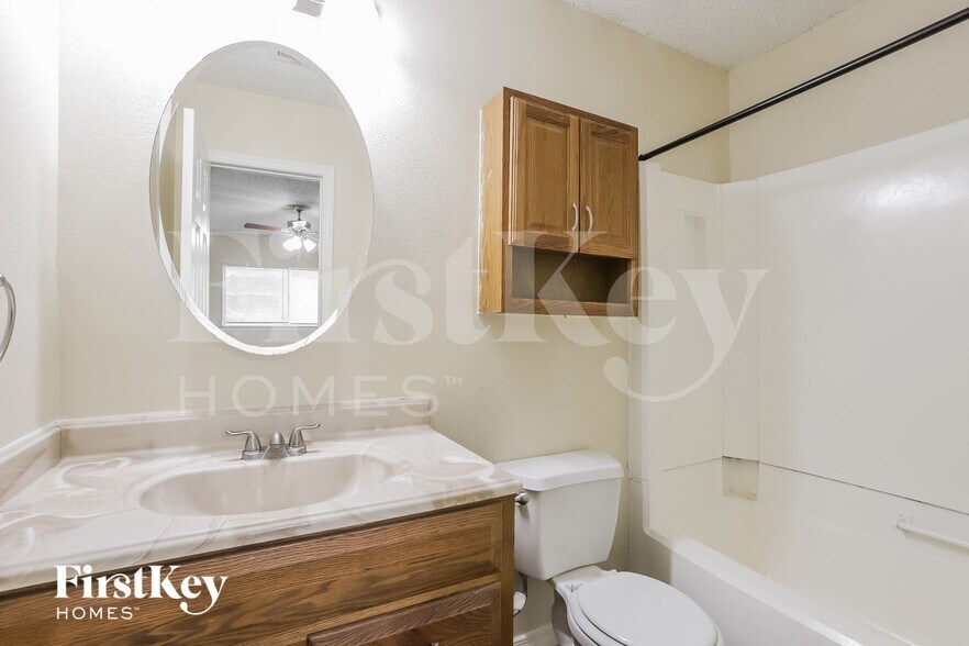 Building Photo - 20142 Misty Pines Dr