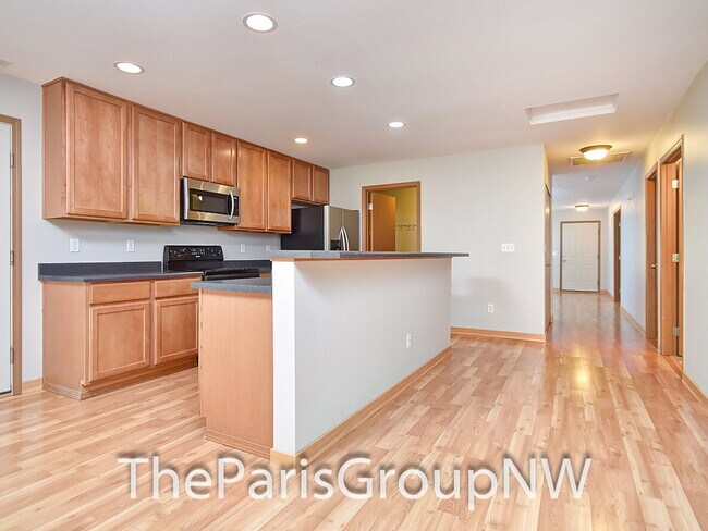 Building Photo - Delightful 2005 Cedar River Renton Rambler – Central A/C - Just 5min to Downtown!