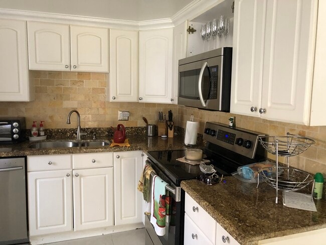 Building Photo - 10447 SW 108th Ave