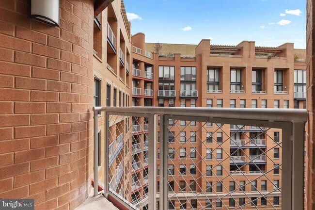 Building Photo - 616 E Street NW Unit 1005