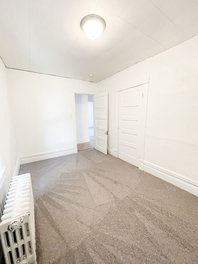 Building Photo - 406 Kingsboro St