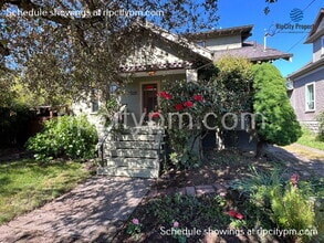 Building Photo - 3125 SE 20th Ave