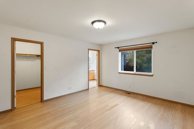 Building Photo - 3 Bed 2 Bath - Pet Friendly - Fenced Backyard - NAS  Whidbey
