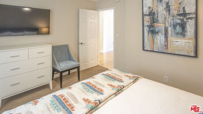 Building Photo - 2101 Ocean Ave