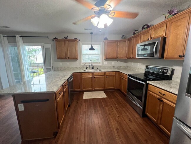 Building Photo - 314 Springcreek Ct