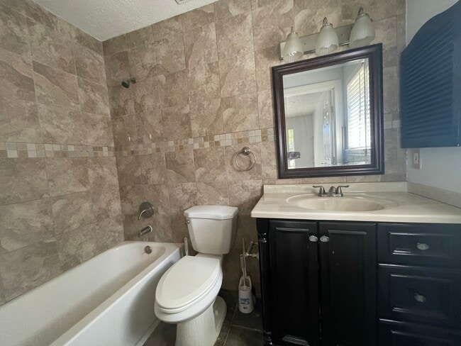 Building Photo - 3103 Sam Houston Dr