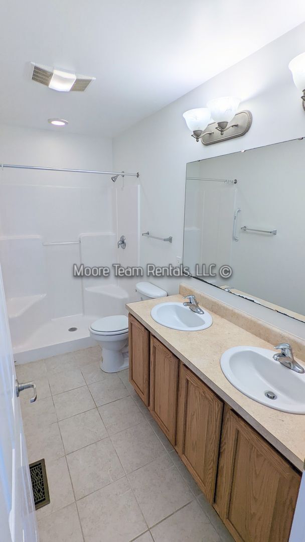 Building Photo - Turnabout Lane Duplex
