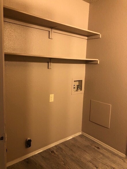 Building Photo - 2422 N Houston St