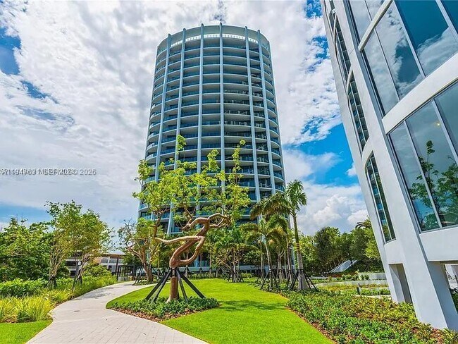 Building Photo - 2831 S Bayshore Dr