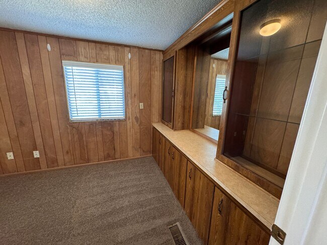 Building Photo - 715 Massachusetts Ave