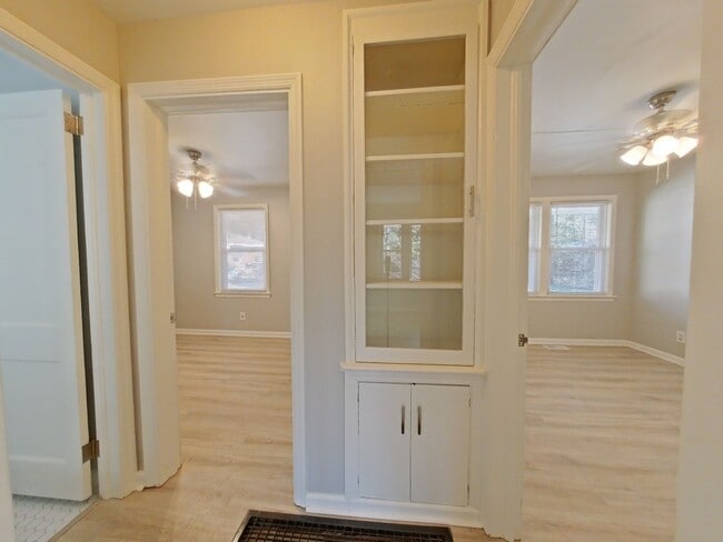 Building Photo - SUPER CUTE DUPLEX UNIT